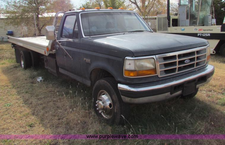 image for item B1659 1994 Ford Super Duty XLT roll back truck