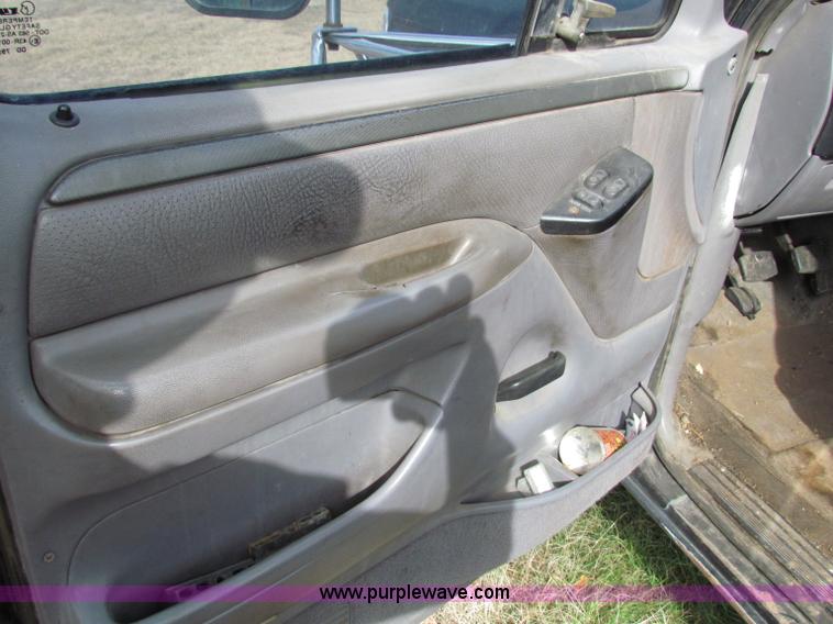 image for item B1659 1994 Ford Super Duty XLT roll back truck