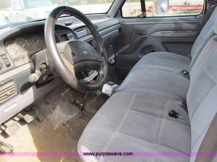 image for item B1659 1994 Ford Super Duty XLT roll back truck