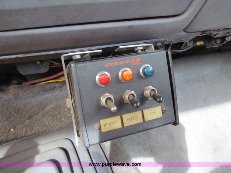 image for item B1659 1994 Ford Super Duty XLT roll back truck