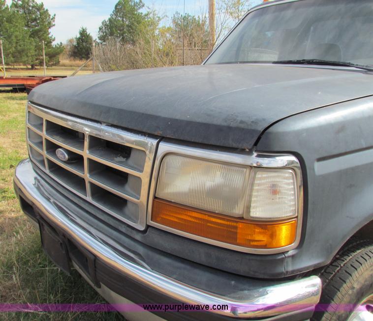 image for item B1659 1994 Ford Super Duty XLT roll back truck