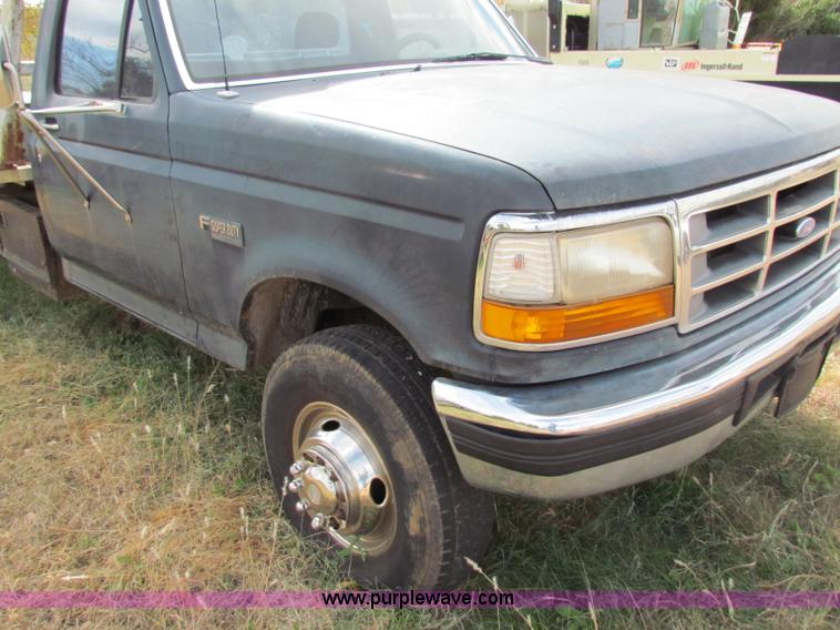 image for item B1659 1994 Ford Super Duty XLT roll back truck