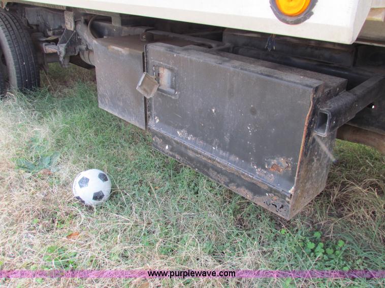 image for item B1659 1994 Ford Super Duty XLT roll back truck