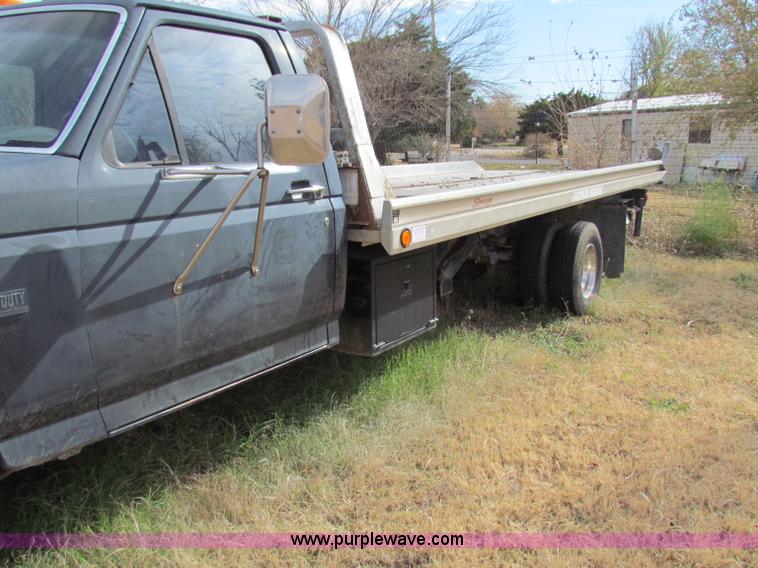 image for item B1659 1994 Ford Super Duty XLT roll back truck