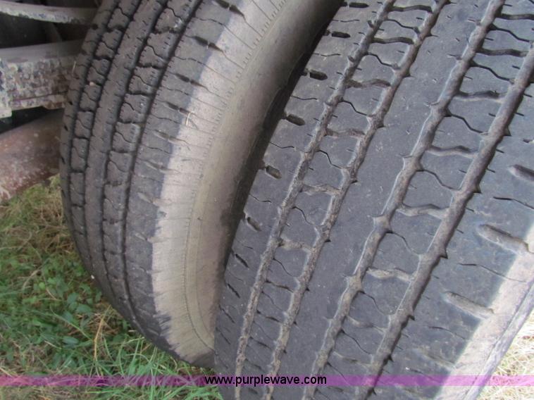 image for item B1659 1994 Ford Super Duty XLT roll back truck