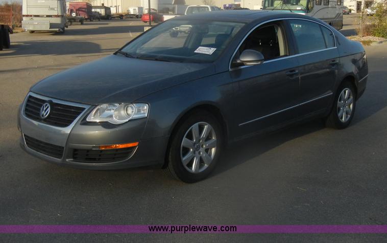 image for item D4645 2006 Volkswagen Passat 2.0T
