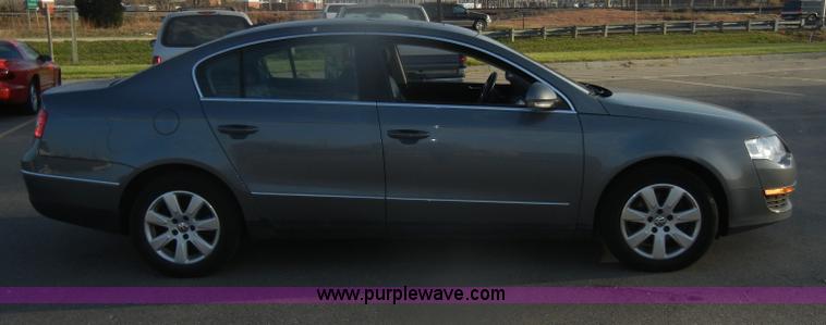 image for item D4645 2006 Volkswagen Passat 2.0T