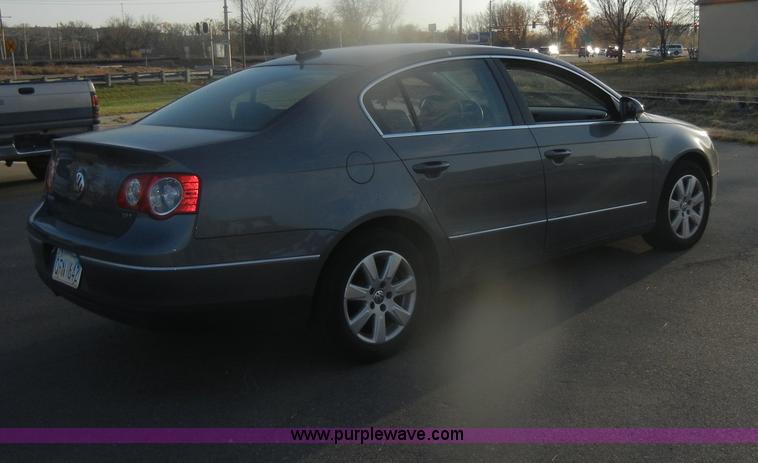 image for item D4645 2006 Volkswagen Passat 2.0T