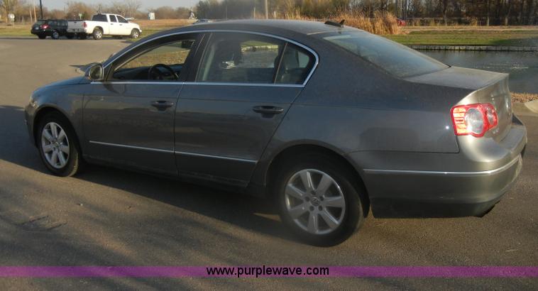 image for item D4645 2006 Volkswagen Passat 2.0T