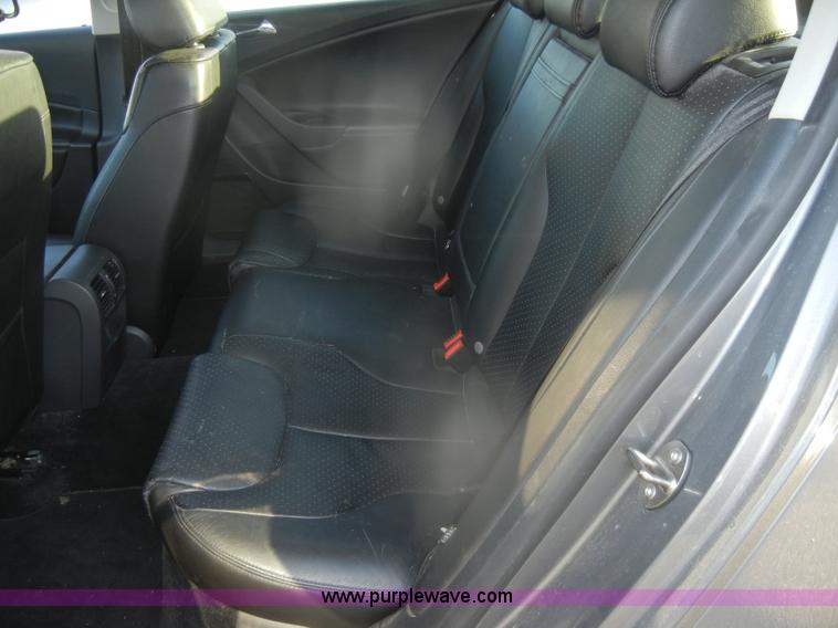 image for item D4645 2006 Volkswagen Passat 2.0T