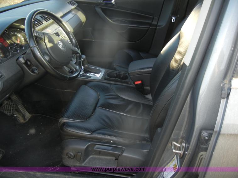 image for item D4645 2006 Volkswagen Passat 2.0T