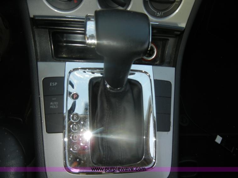 image for item D4645 2006 Volkswagen Passat 2.0T