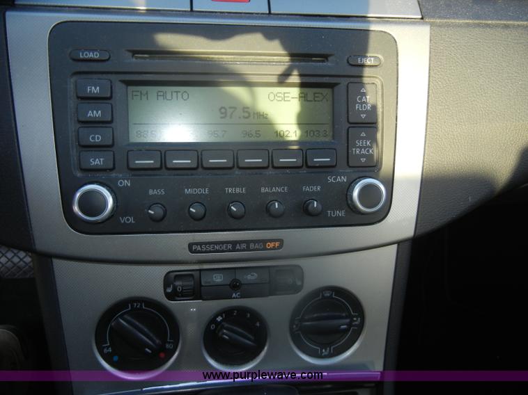 image for item D4645 2006 Volkswagen Passat 2.0T