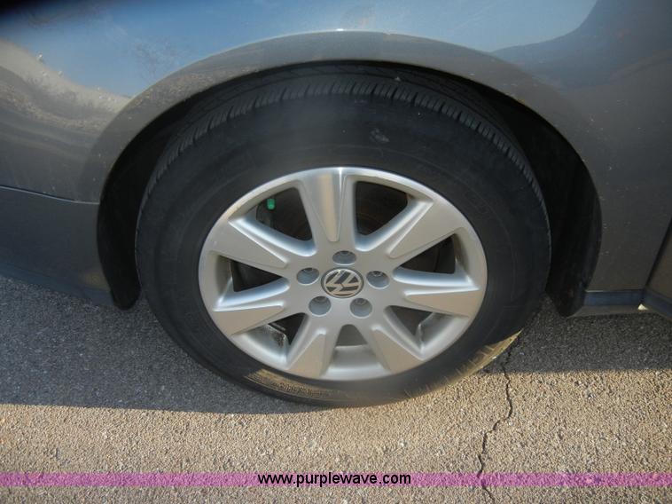 image for item D4645 2006 Volkswagen Passat 2.0T