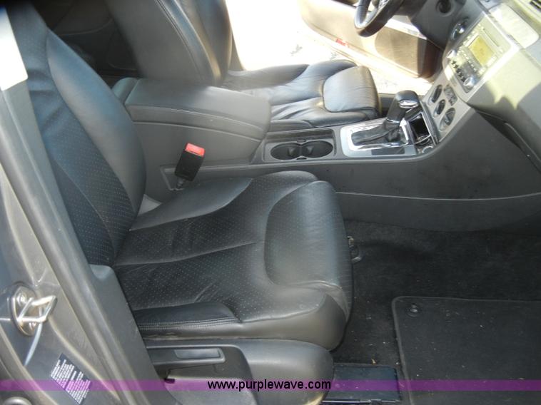 image for item D4645 2006 Volkswagen Passat 2.0T