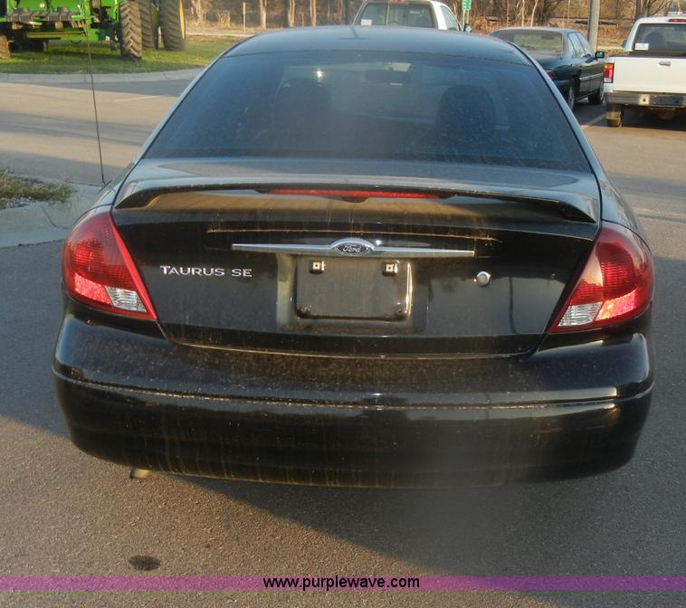 image for item D4647 2001 Ford Taurus SE