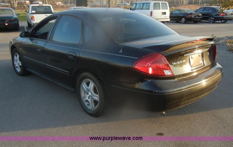 image for item D4647 2001 Ford Taurus SE