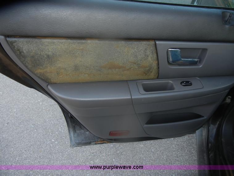image for item D4647 2001 Ford Taurus SE