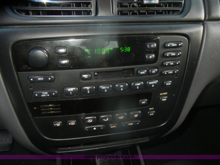 image for item D4647 2001 Ford Taurus SE