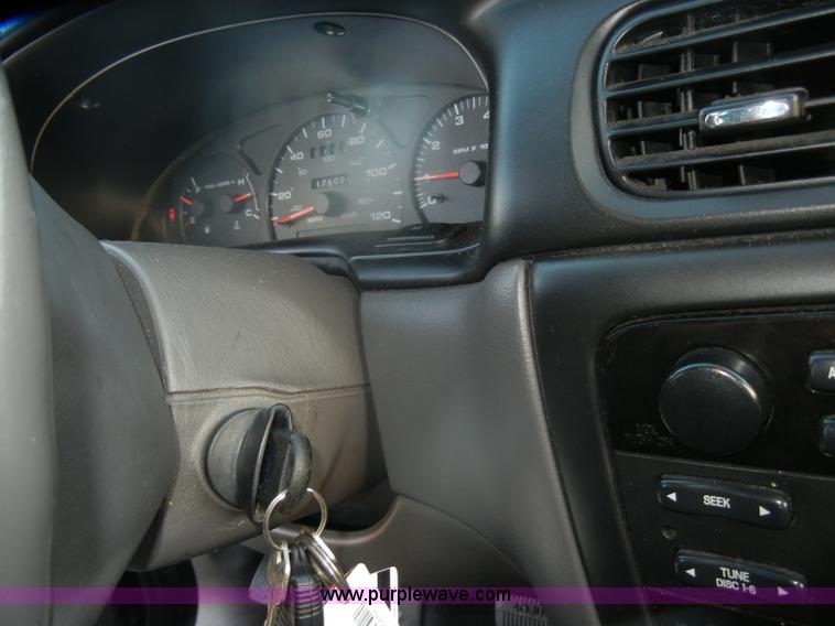 image for item D4647 2001 Ford Taurus SE