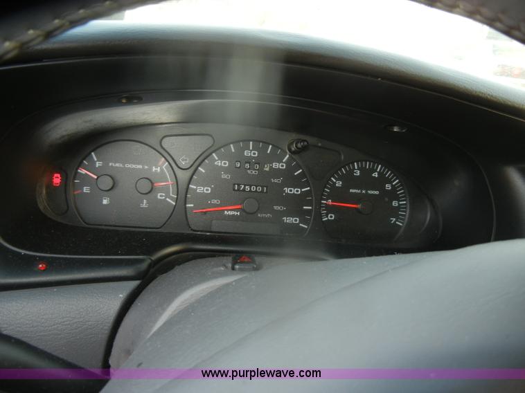 image for item D4647 2001 Ford Taurus SE