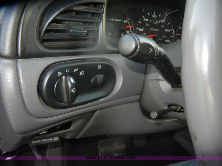 image for item D4647 2001 Ford Taurus SE