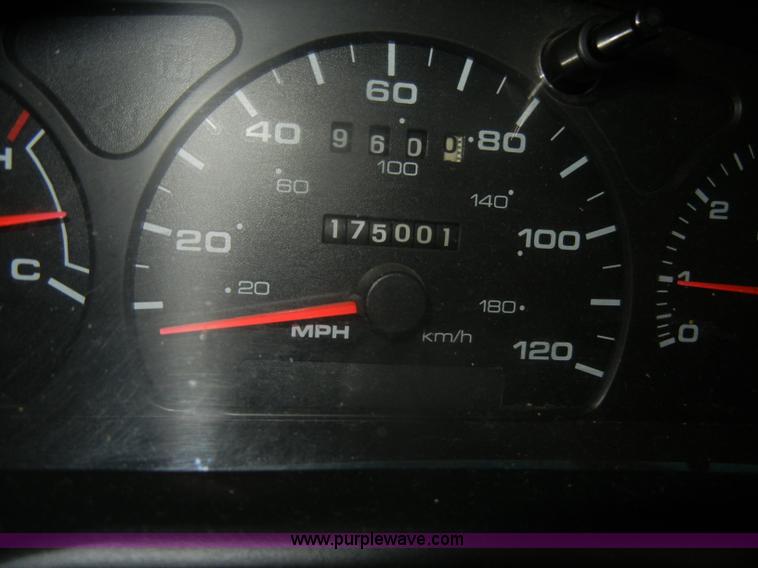 image for item D4647 2001 Ford Taurus SE