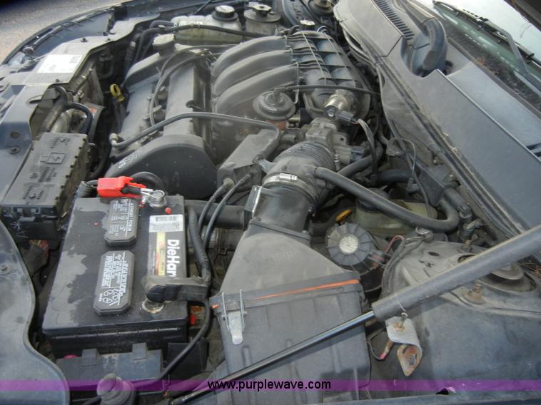 image for item D4647 2001 Ford Taurus SE