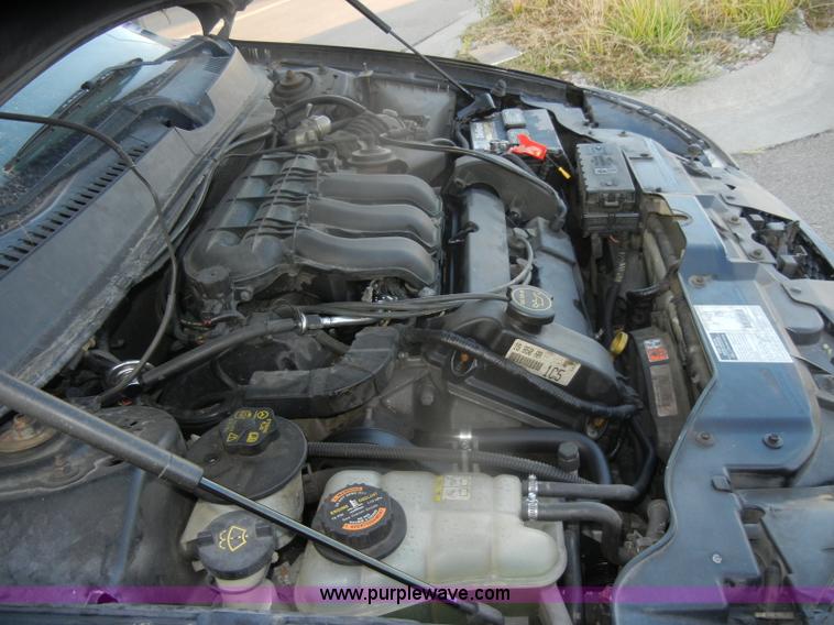 image for item D4647 2001 Ford Taurus SE