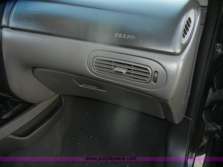 image for item D4647 2001 Ford Taurus SE