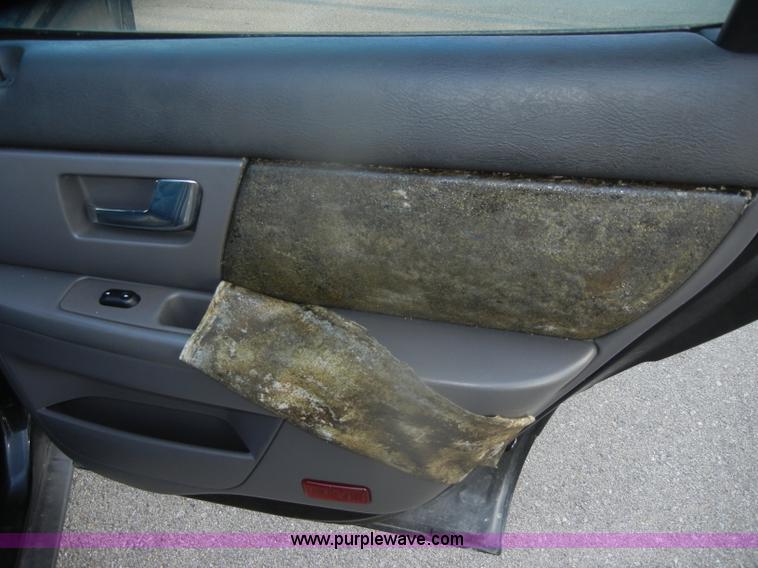 image for item D4647 2001 Ford Taurus SE