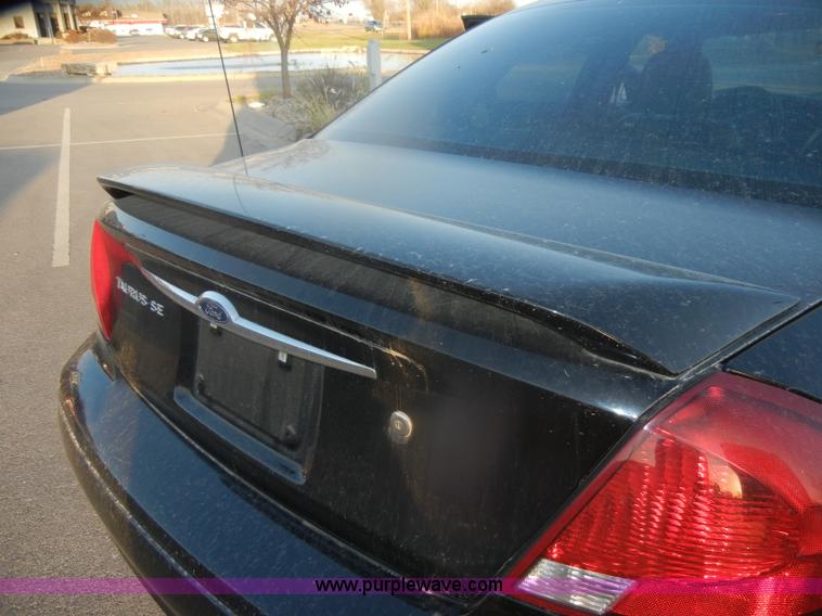 image for item D4647 2001 Ford Taurus SE
