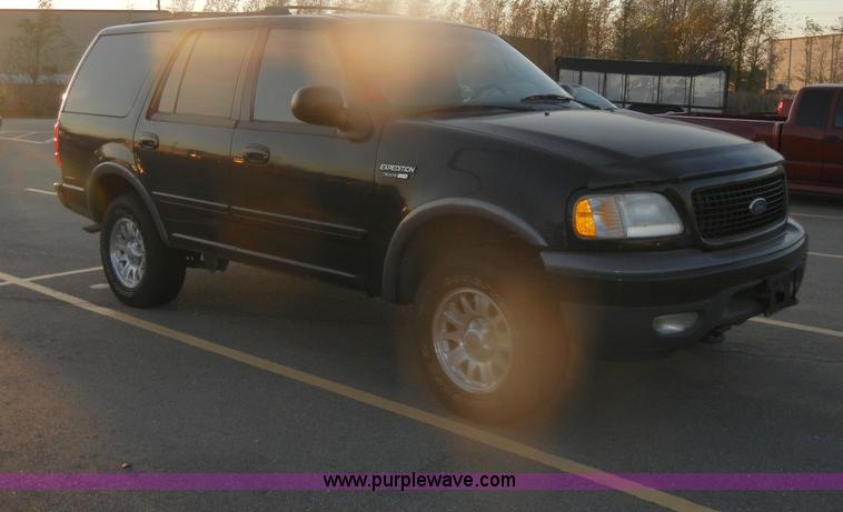 image for item D4648 2000 Ford Expedition XLT SUV