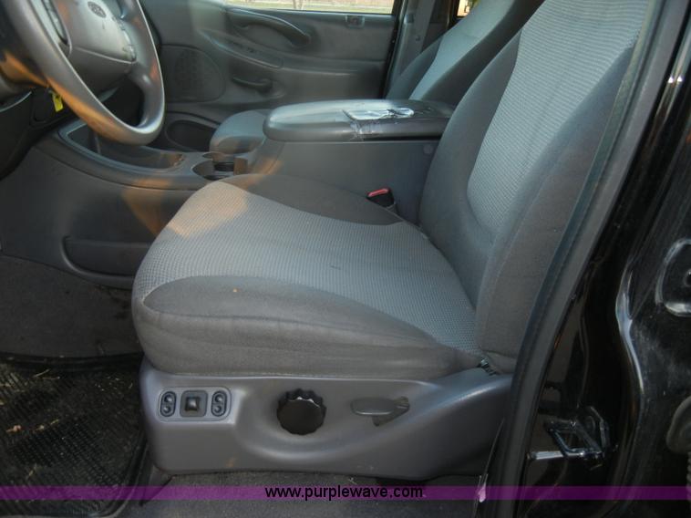 image for item D4648 2000 Ford Expedition XLT SUV