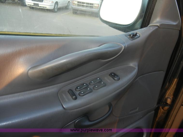 image for item D4648 2000 Ford Expedition XLT SUV