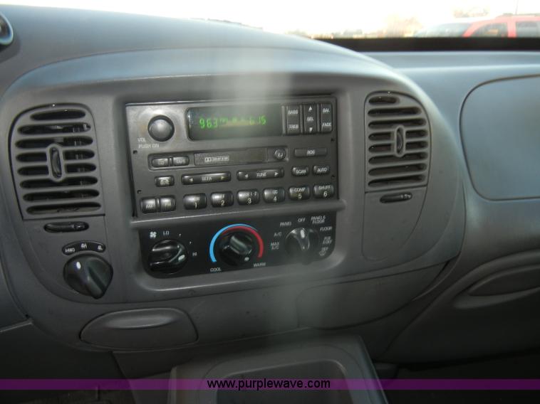 image for item D4648 2000 Ford Expedition XLT SUV