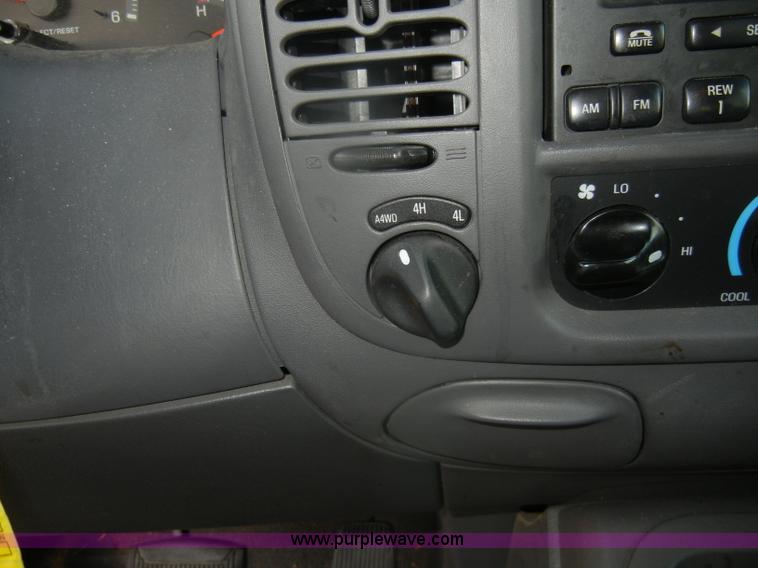 image for item D4648 2000 Ford Expedition XLT SUV