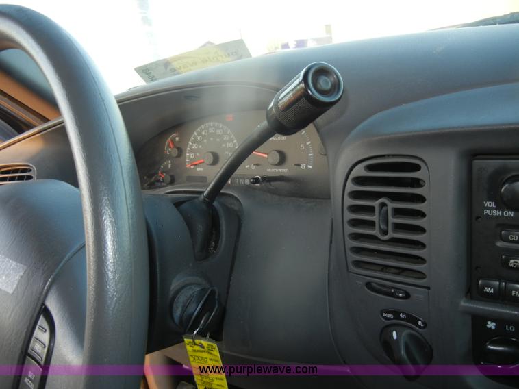 image for item D4648 2000 Ford Expedition XLT SUV