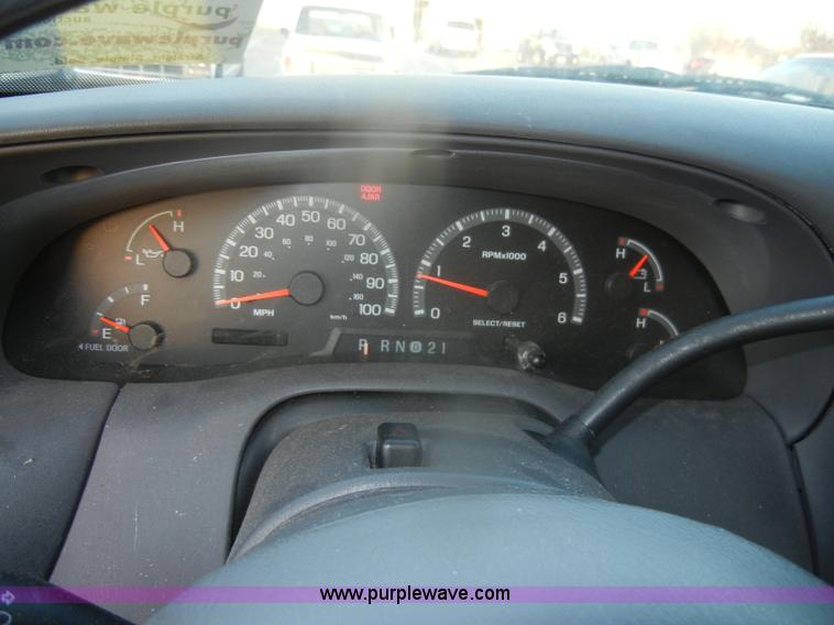 image for item D4648 2000 Ford Expedition XLT SUV