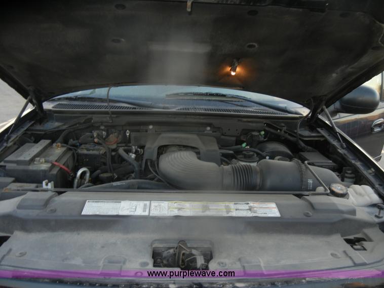 image for item D4648 2000 Ford Expedition XLT SUV