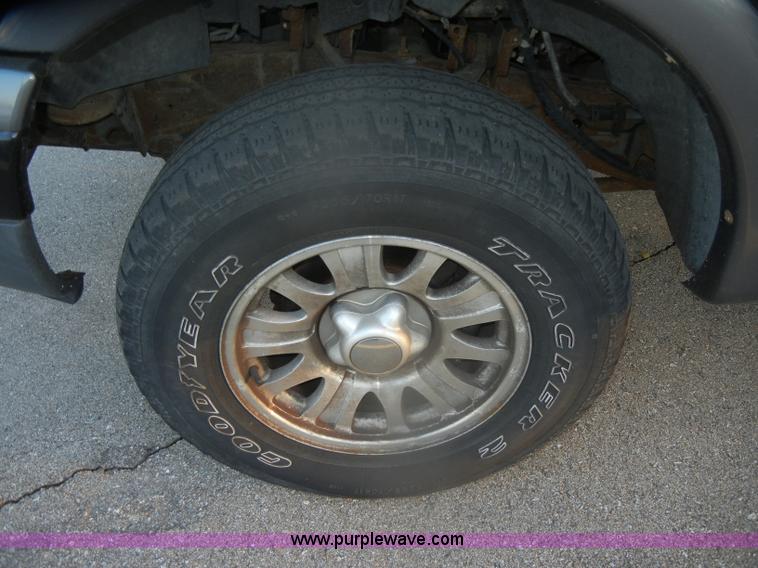 image for item D4648 2000 Ford Expedition XLT SUV