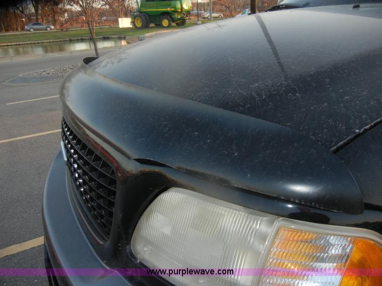 image for item D4648 2000 Ford Expedition XLT SUV