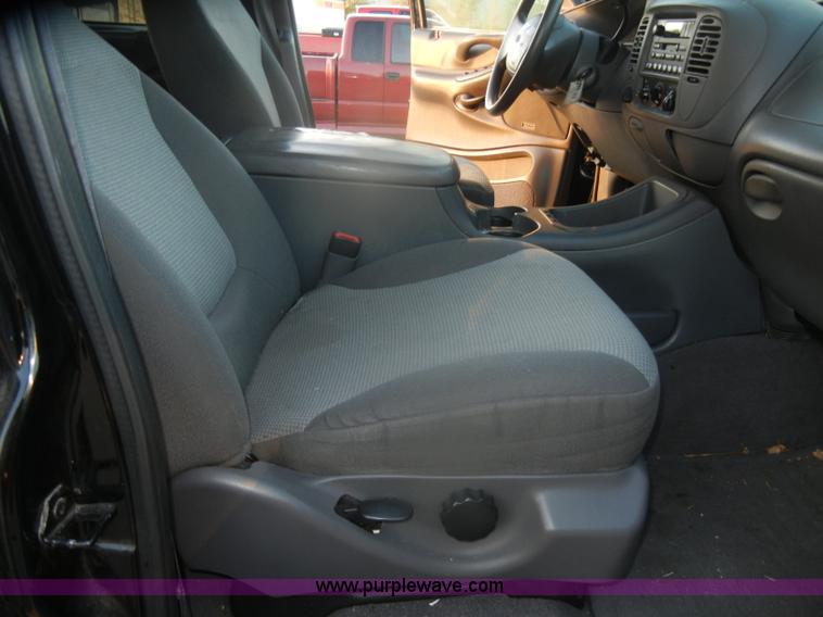 image for item D4648 2000 Ford Expedition XLT SUV