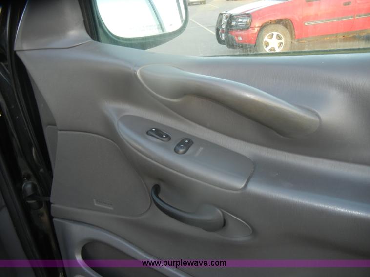 image for item D4648 2000 Ford Expedition XLT SUV