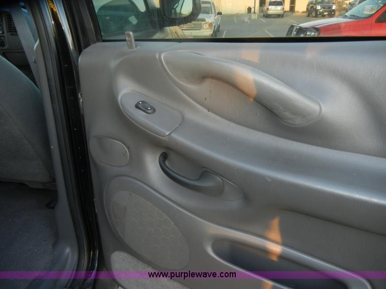 image for item D4648 2000 Ford Expedition XLT SUV