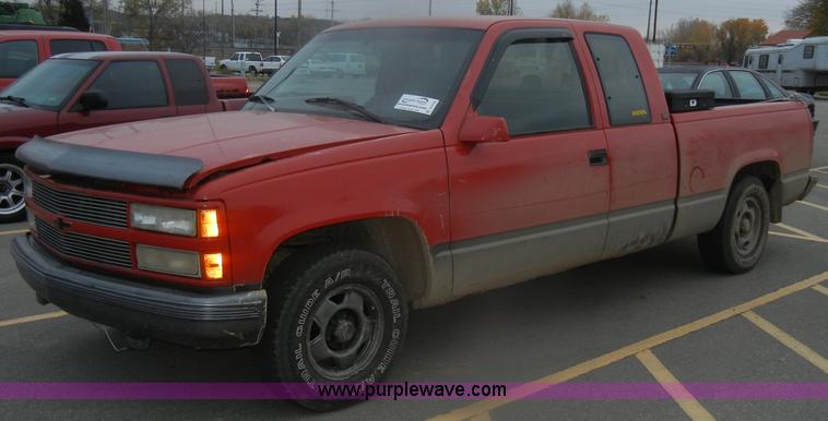image for item D4726 1990 Chevrolet Silverado C1500 pickup truck