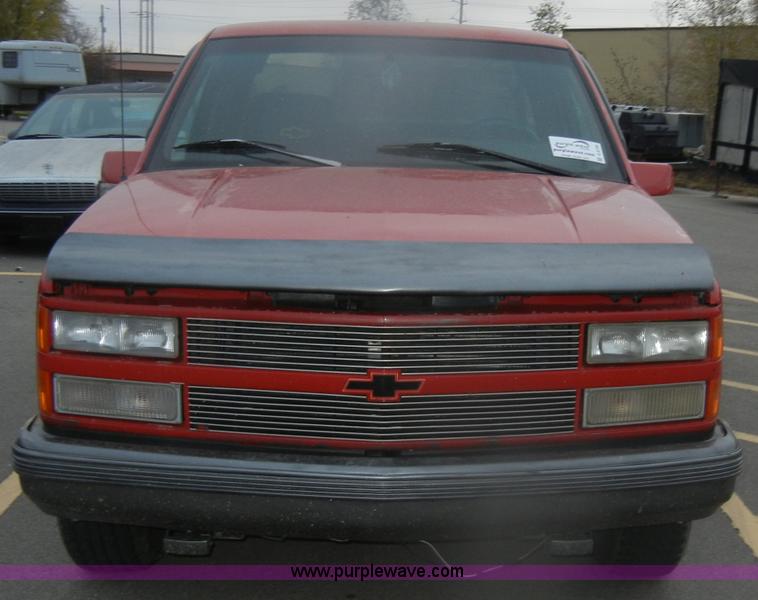 image for item D4726 1990 Chevrolet Silverado C1500 pickup truck