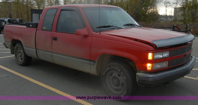 image for item D4726 1990 Chevrolet Silverado C1500 pickup truck