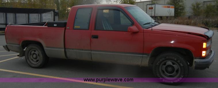 image for item D4726 1990 Chevrolet Silverado C1500 pickup truck