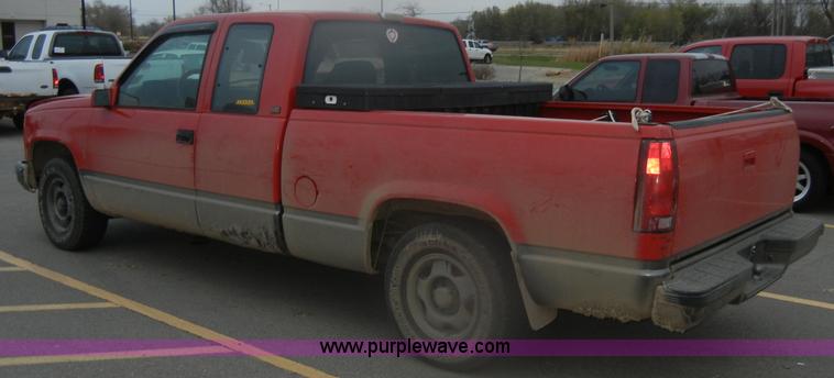 image for item D4726 1990 Chevrolet Silverado C1500 pickup truck